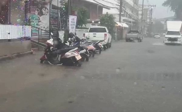 “เลย” ฝนตกหนัก 1 ชั่วโมง น้ำท่วมหลายพื้นที่ในเขตเทศบาล