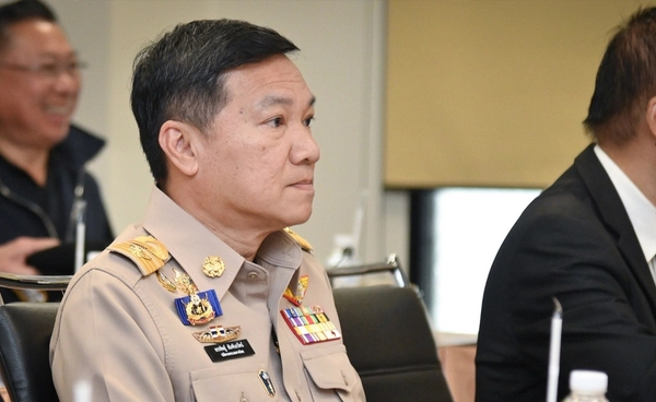 ปลัด มท. เรียกถกผู้ว่าฯ 7 จว.ชายแดนไทย-กัมพูชา เตรียมพร้อมดูแลความปลอดภัย