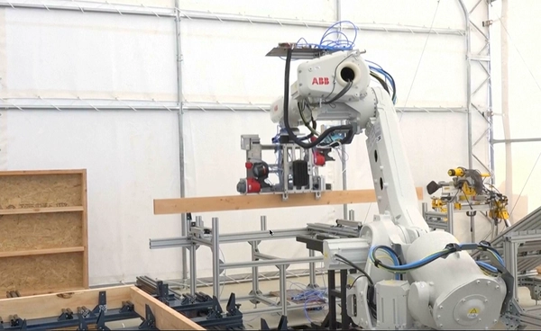 “หุ่นยนต์ AI” สร้างบ้านไว 10 เท่า ช่วยเหลือผู้ประสบภัยไฟป่าแคลิฟอร์เนีย