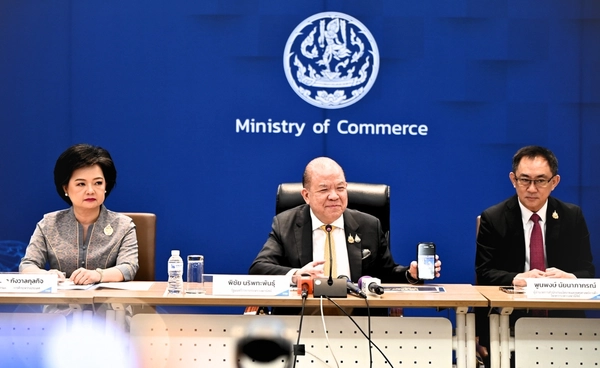 "พาณิชย์" รับมือกัมพูชา เร่งกระจายผลไม้ในประเทศ ชี้ยังไม่กระทบส่งออก มีหลายเส้นทางทดแทน