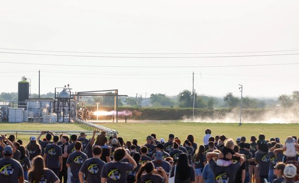 จรวด Alpha ของ Firefly Aerospace ระเบิดระหว่างการทดสอบ เลื่อนภารกิจปล่อยจรวดเที่ยวบินที่ 7