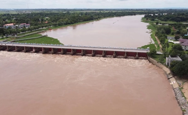 “เขื่อนเจ้าพระยา” ระบายน้ำเพิ่มต่อเนื่อง เตือน 11 จังหวัดรับมือมวลน้ำ   