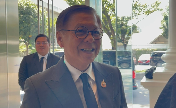 “สีหศักดิ์” บอก “ตอนนี้ยังไม่ได้คิดเรื่องการเมือง” อ้ำอึ้งหลังสื่อถามนั่งแคนดิเดตนายกฯ หรือไม่