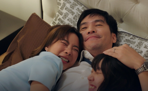  "บ้านตัวอย่างครอบครัวตัวหลอก" ซีรีส์สุดฮาเสียดสีชีวิตยุคดิจิทัล ระเบิดความฮาแล้ว!  