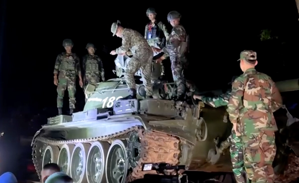 กัมพูชาเริ่มถอนอาวุธหนักออกจากชายแดน หลังอนุทิน-ฮุน มาเนต ลงนามสันติภาพ 