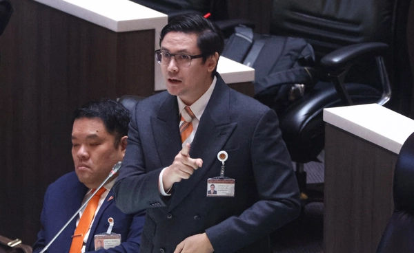 รังสิมันต์ โรมถูกเบน สมิธฟ้อง 100 ล้าน จากการอภิปรายในสภา ถูกฟ้องได้ไหม เอกสิทธิ์ สส.ยังมีหรือไม่ ? 