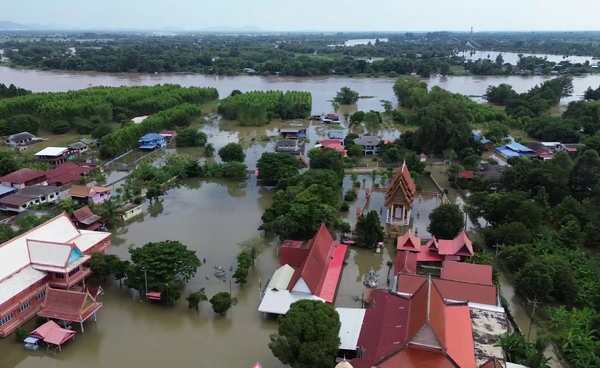พนังกั้นน้ำพัง "ชัยนาท" ท่วม 300 หลังคา “เขื่อนเจ้าพระยา” ลดการระบายลง