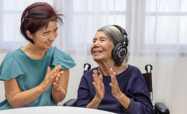 ดนตรีบำบัด ช่วยให้คนไข้มือ แขน ขาพิการ ฟื้นตัวเร็วขึ้น