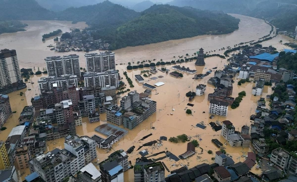 “จีน” เผชิญน้ำท่วมหนัก ฝนตกวันเดียวเกือบเท่าปริมาณฝนทั้งปี