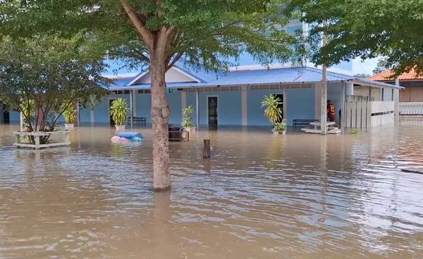 น้ำท่วม อำเภอสว่างอารมณ์ อุทัยธานี เพิ่มขึ้นต่อเนื่อง 