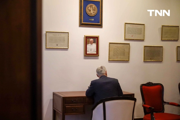 รูป-คริสต์ศาสนิกชนชาวไทยลงนามไว้อาลัยสมเด็จพระสันตะปาปาฟรังซิส-12