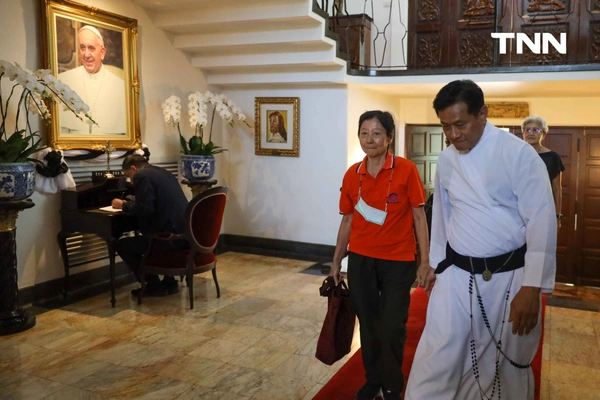รูป-คริสต์ศาสนิกชนชาวไทยลงนามไว้อาลัยสมเด็จพระสันตะปาปาฟรังซิส-9