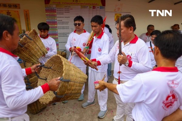 รูป-จิตอาสาร่วมพิธี “ล้างน้ำชา” ทำความสะอาดกระดูกศพไร้ญาติก่อนฌาปนกิจในพิธีล้างป่าช้า-12