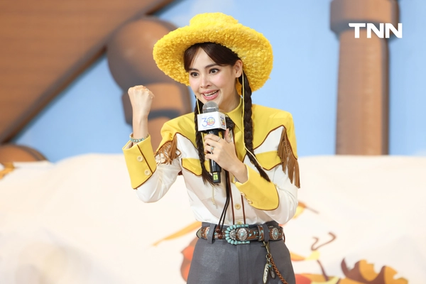 รูป-ญาญ่า แปลงโฉมเป็น “เจสซี่” พร้อมควง “วู้ดดี้” ร่วมฉลองครบรอบ 30 ปี ทอย สตอรี่-21