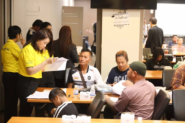 รูป-สภาทนาย มอบเงินเยียวยาให้เหยื่อตึก สตง.ถล่ม ด้าน ITD-CREC  เผยเป็นการเยียวยาด้านมนุษยธรรม ไม่มีผลทางคดีอย่างแน่นอน -16