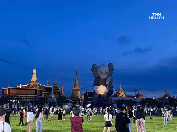 รูป-ชวนชมประติมากรรมระดับโลก KAWS ขนาดมหึมาจัดแสดงครั้งแรกที่ประเทศไทยใจกลางสนามหลวง-3