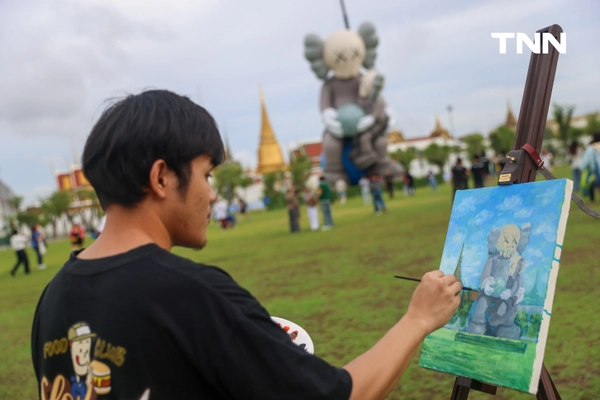 รูป-จัดครั้งแรกในไทย ประติมากรรม COMPANION จาก KAWS ขนาดมหึมาใจกลางสนามหลวง-12