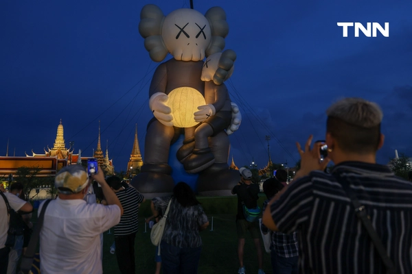 รูป-จัดครั้งแรกในไทย ประติมากรรม COMPANION จาก KAWS ขนาดมหึมาใจกลางสนามหลวง-18