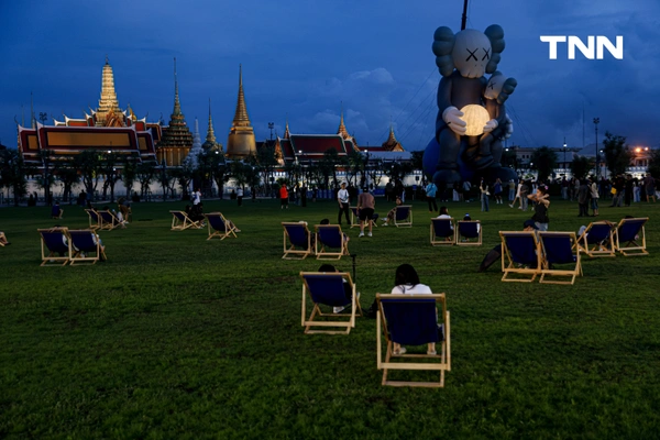 รูป-จัดครั้งแรกในไทย ประติมากรรม COMPANION จาก KAWS ขนาดมหึมาใจกลางสนามหลวง-17