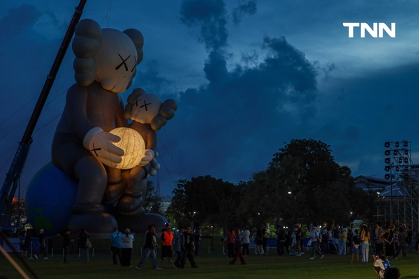รูป-จัดครั้งแรกในไทย ประติมากรรม COMPANION จาก KAWS ขนาดมหึมาใจกลางสนามหลวง-6