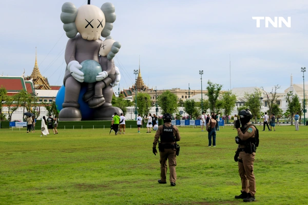 รูป-จัดครั้งแรกในไทย ประติมากรรม COMPANION จาก KAWS ขนาดมหึมาใจกลางสนามหลวง-8