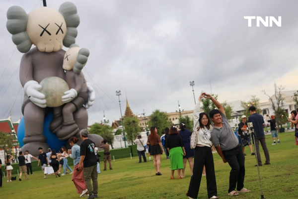 รูป-จัดครั้งแรกในไทย ประติมากรรม COMPANION จาก KAWS ขนาดมหึมาใจกลางสนามหลวง-13