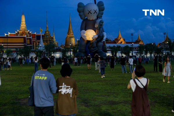 รูป-จัดครั้งแรกในไทย ประติมากรรม COMPANION จาก KAWS ขนาดมหึมาใจกลางสนามหลวง-16