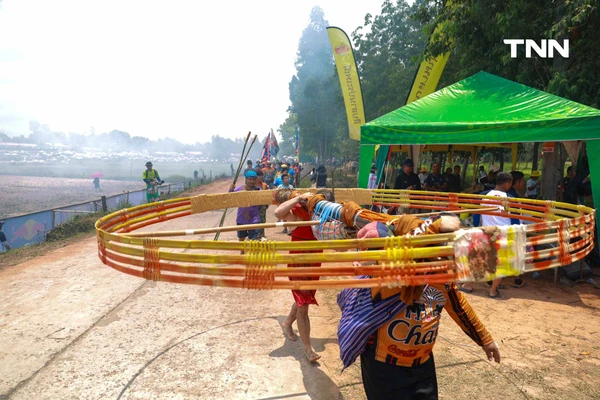 รูป-อลังการขึ้นสู่ฟ้า งานประเพณีบุญบั้งไฟตะไลล้าน บ้านกุดหว้า จ.กาฬสินธุ์-26