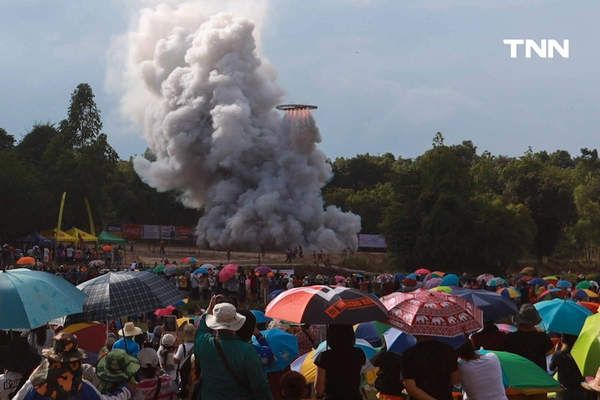 รูป-อลังการขึ้นสู่ฟ้า งานประเพณีบุญบั้งไฟตะไลล้าน บ้านกุดหว้า จ.กาฬสินธุ์-27