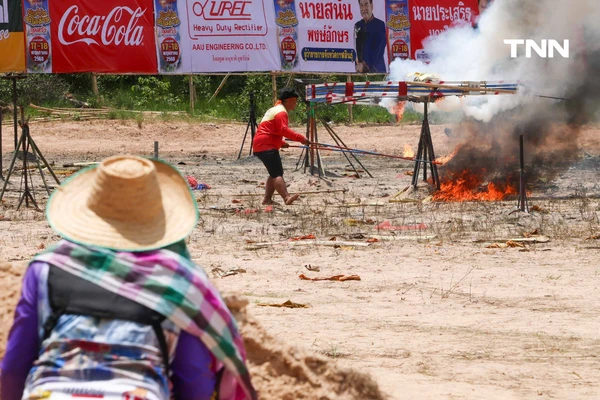 รูป-อลังการขึ้นสู่ฟ้า งานประเพณีบุญบั้งไฟตะไลล้าน บ้านกุดหว้า จ.กาฬสินธุ์-7