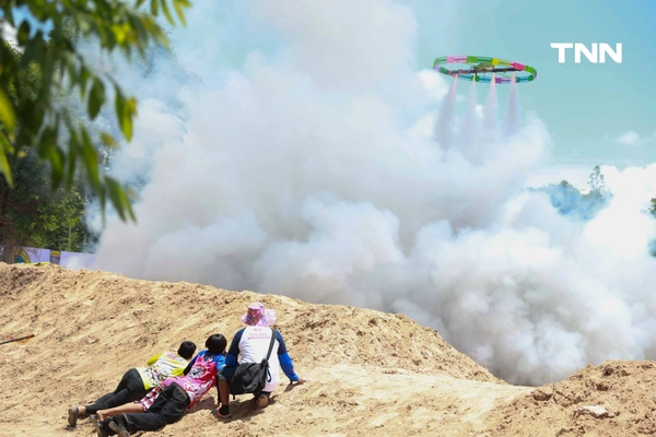 รูป-อลังการขึ้นสู่ฟ้า งานประเพณีบุญบั้งไฟตะไลล้าน บ้านกุดหว้า จ.กาฬสินธุ์-14