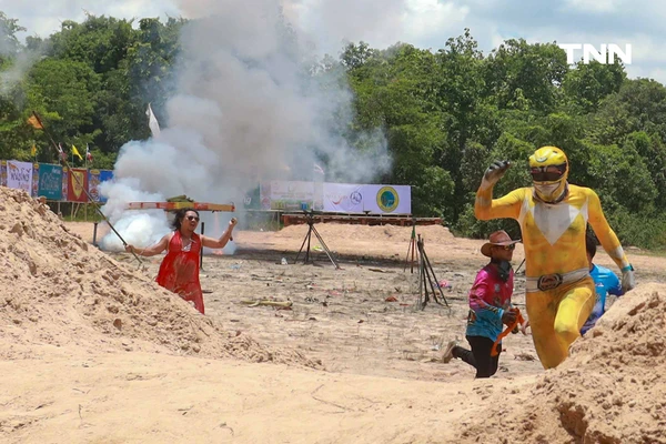 รูป-อลังการขึ้นสู่ฟ้า งานประเพณีบุญบั้งไฟตะไลล้าน บ้านกุดหว้า จ.กาฬสินธุ์-30