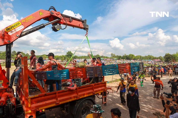 รูป-อลังการขึ้นสู่ฟ้า งานประเพณีบุญบั้งไฟตะไลล้าน บ้านกุดหว้า จ.กาฬสินธุ์-23