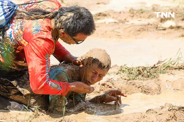รูป-อลังการขึ้นสู่ฟ้า งานประเพณีบุญบั้งไฟตะไลล้าน บ้านกุดหว้า จ.กาฬสินธุ์-17