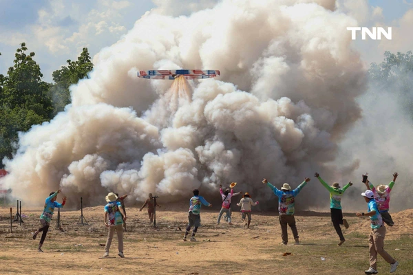 รูป-อลังการขึ้นสู่ฟ้า งานประเพณีบุญบั้งไฟตะไลล้าน บ้านกุดหว้า จ.กาฬสินธุ์-21