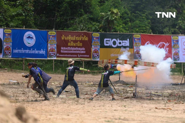 รูป-อลังการขึ้นสู่ฟ้า งานประเพณีบุญบั้งไฟตะไลล้าน บ้านกุดหว้า จ.กาฬสินธุ์-20