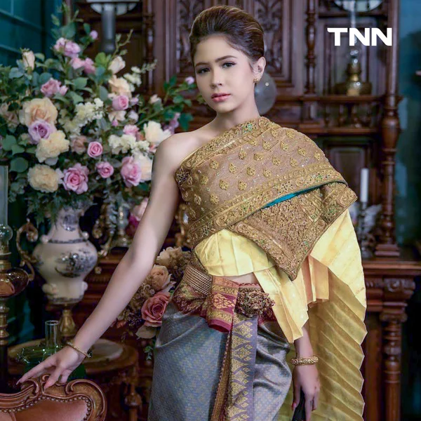 รูป-เก็บตัว “มิสยูนิเวิร์สเพชรบุรี 2025” วันแรกเปิดตัว 14 สาวงามในเรือนไทยภูษาผ้าลายอย่าง-17