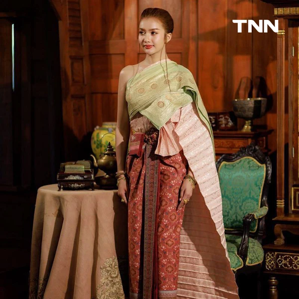 รูป-เก็บตัว “มิสยูนิเวิร์สเพชรบุรี 2025” วันแรกเปิดตัว 14 สาวงามในเรือนไทยภูษาผ้าลายอย่าง-8