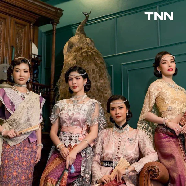 รูป-เก็บตัว “มิสยูนิเวิร์สเพชรบุรี 2025” วันแรกเปิดตัว 14 สาวงามในเรือนไทยภูษาผ้าลายอย่าง-22