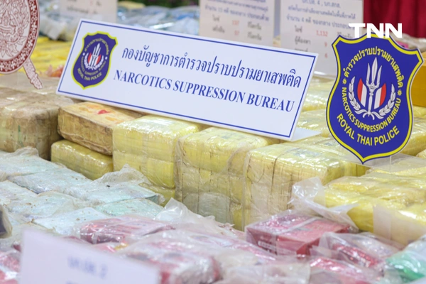 รูป-ฝนตกก็ไม่หวั่น แฟนบอลลิเวอร์พูลร่วมฉลองแชมป์-1
