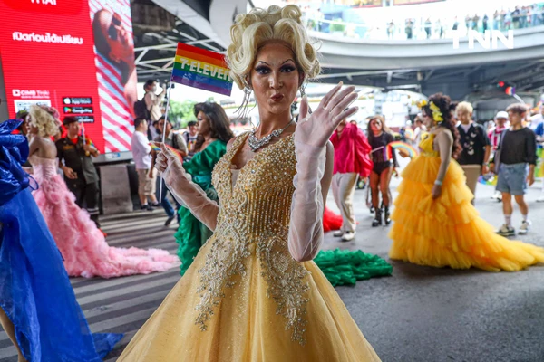 รูป-นายกฯ นำขบวนพาเหรดเปิดงาน “Bangkok Pride Parade 2025” ปักหมุดดึงดูดนักท่องเที่ยวจากทั่วโลก-16