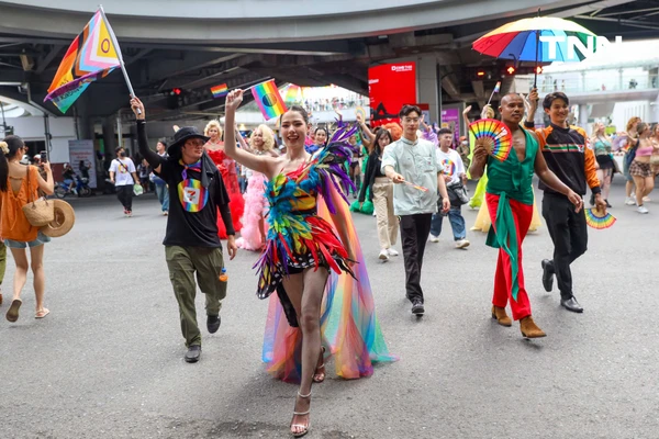 รูป-นายกฯ นำขบวนพาเหรดเปิดงาน “Bangkok Pride Parade 2025” ปักหมุดดึงดูดนักท่องเที่ยวจากทั่วโลก-15