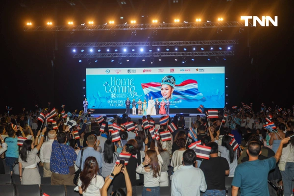 รูป-ประมวลภาพประวัติศาสตร์ขบวนแห่แห่งเกียรติยศ “โอปอล-สุชาตา” คนไทยรอรับแน่นถนนสุขุมวิท-20