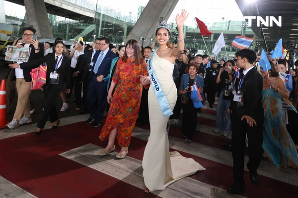 รูป-ประมวลภาพประวัติศาสตร์ขบวนแห่แห่งเกียรติยศ “โอปอล-สุชาตา” คนไทยรอรับแน่นถนนสุขุมวิท-26