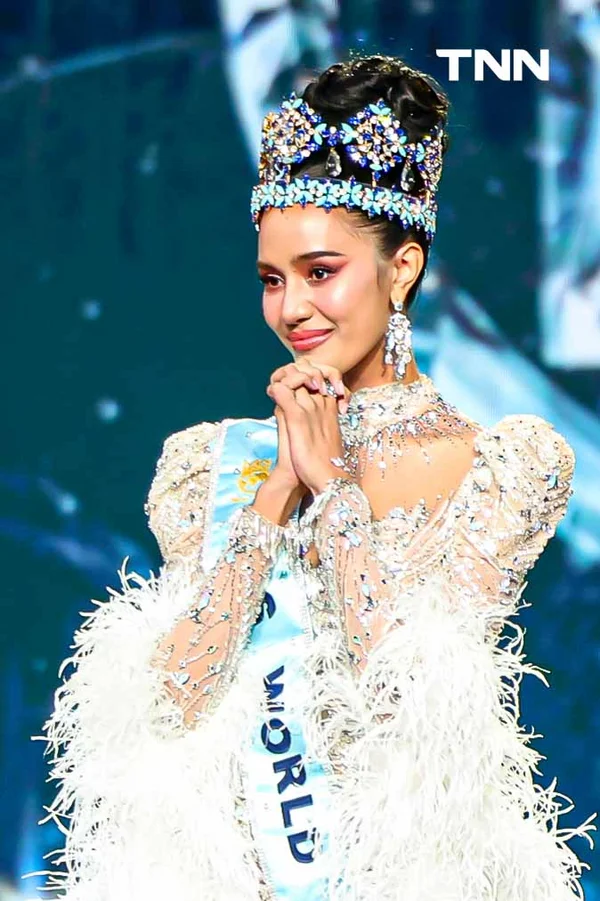 รูป-ประมวลภาพประวัติศาสตร์ขบวนแห่แห่งเกียรติยศ “โอปอล-สุชาตา” คนไทยรอรับแน่นถนนสุขุมวิท-57