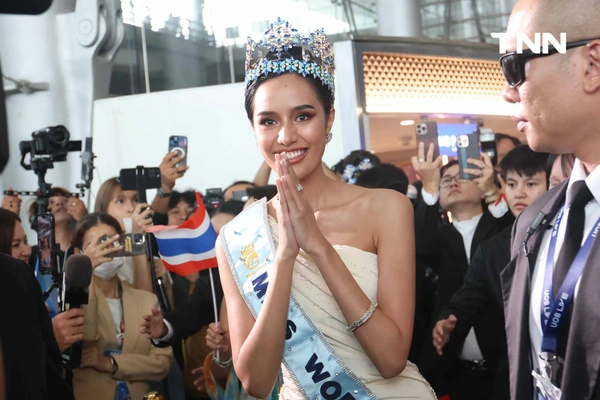 รูป-ประมวลภาพประวัติศาสตร์ขบวนแห่แห่งเกียรติยศ “โอปอล-สุชาตา” คนไทยรอรับแน่นถนนสุขุมวิท-28