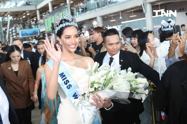 รูป-ประมวลภาพประวัติศาสตร์ขบวนแห่แห่งเกียรติยศ “โอปอล-สุชาตา” คนไทยรอรับแน่นถนนสุขุมวิท-32