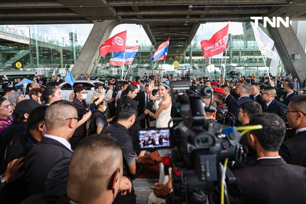 รูป-ประมวลภาพประวัติศาสตร์ขบวนแห่แห่งเกียรติยศ “โอปอล-สุชาตา” คนไทยรอรับแน่นถนนสุขุมวิท-35