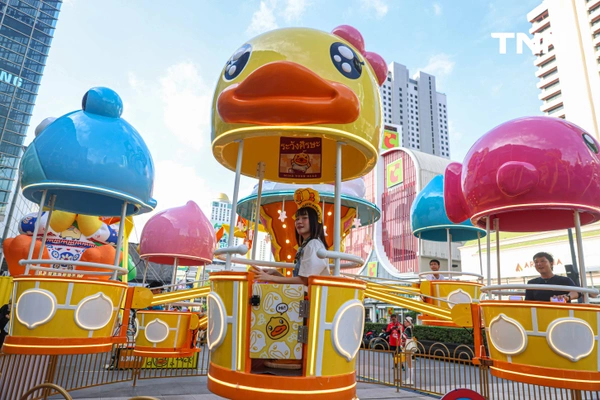 รูป-ฉลองครบรอบ 20 ปี เจ้าเป็ดสีเหลือง “B.Duck” พร้อมร่วมสนุกกับสวนสนุกสุดคิวท์ใจกลางเมือง-10