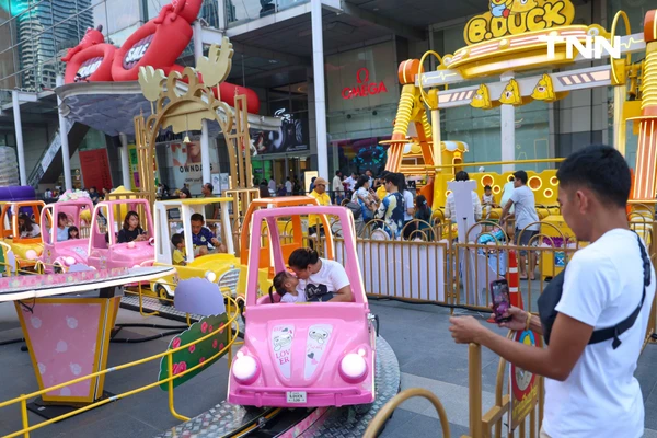 รูป-ฉลองครบรอบ 20 ปี เจ้าเป็ดสีเหลือง “B.Duck” พร้อมร่วมสนุกกับสวนสนุกสุดคิวท์ใจกลางเมือง-19